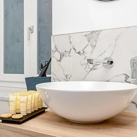 Nelli - Via Biassa Guest house 4*