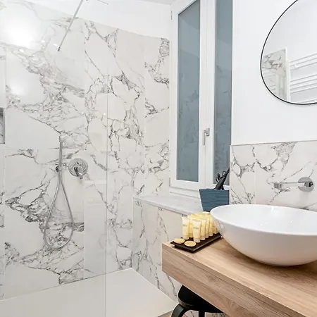 Nelli - Via Biassa 4*