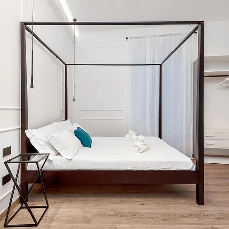 Nelli - Via Biassa 招待所 4*