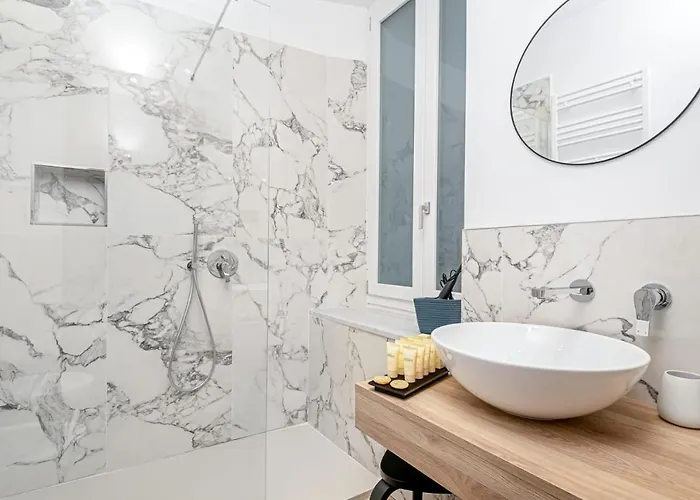 Nelli - Via Biassa 4*