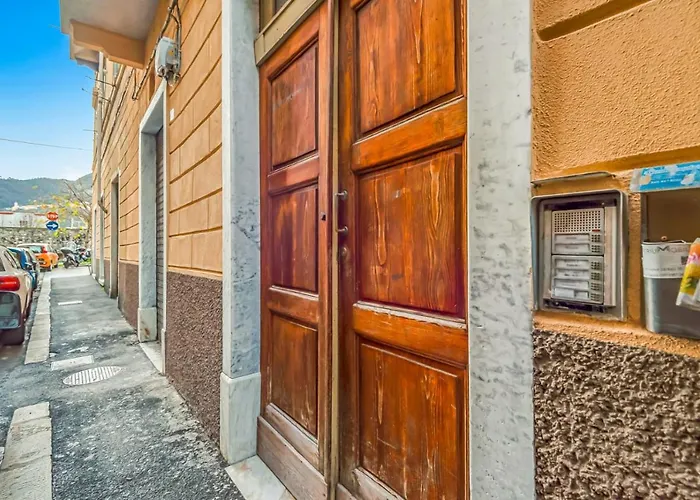 Nelli - Via Biassa 4*